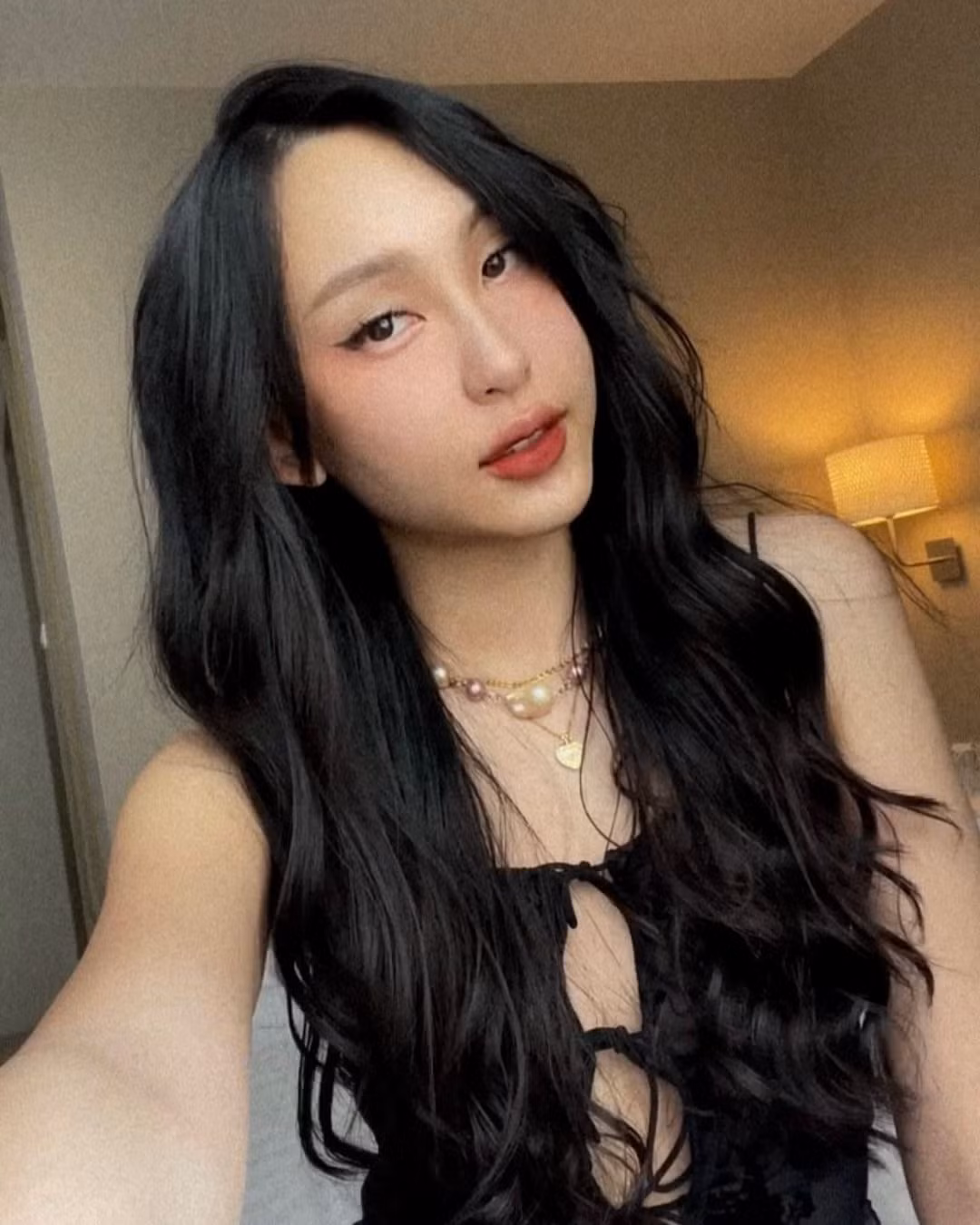 Ở ngoài đời, cô nàng gây ấn tượng với thân hình cân đối và chiều cao 1m73.