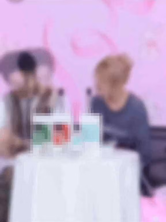 Phải nói sau 2 tuần bị tung clip tình cảm, Gil Lê và Xoài Non luôn khiến người hâm mộ phải "ghen tỵ", phát sốt vì độ lãng mạn, ngọt ngào dành cho nhau. Lượng fan chung và ủng hộ cả 2 vì thế cũng ngày càng đông đảo.