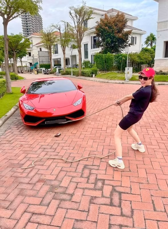 Lamborghini Huracan LP 610-4 màu đỏ Rosso Mars. (Ảnh: FB Đoàn Di Băng)