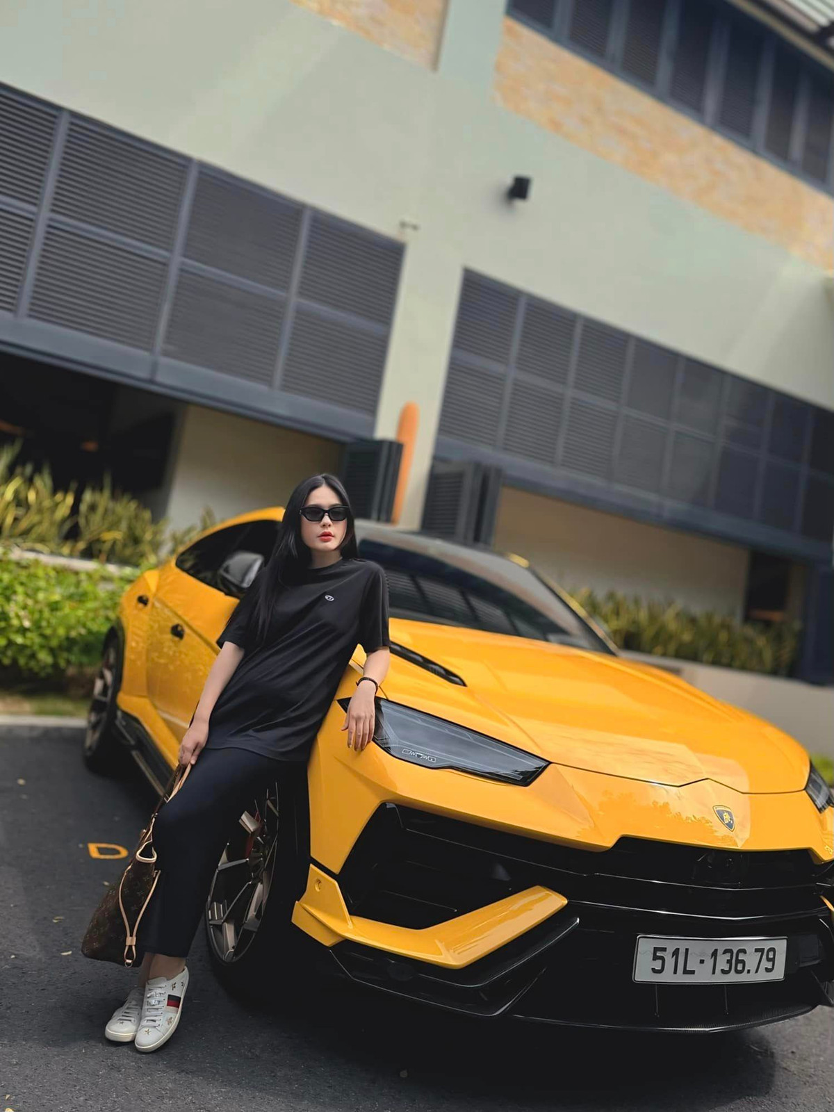 Chiếc xe này được mang biển số "thần tài" 79, được đấu giá thành công với số tiền 40 triệu đồng.