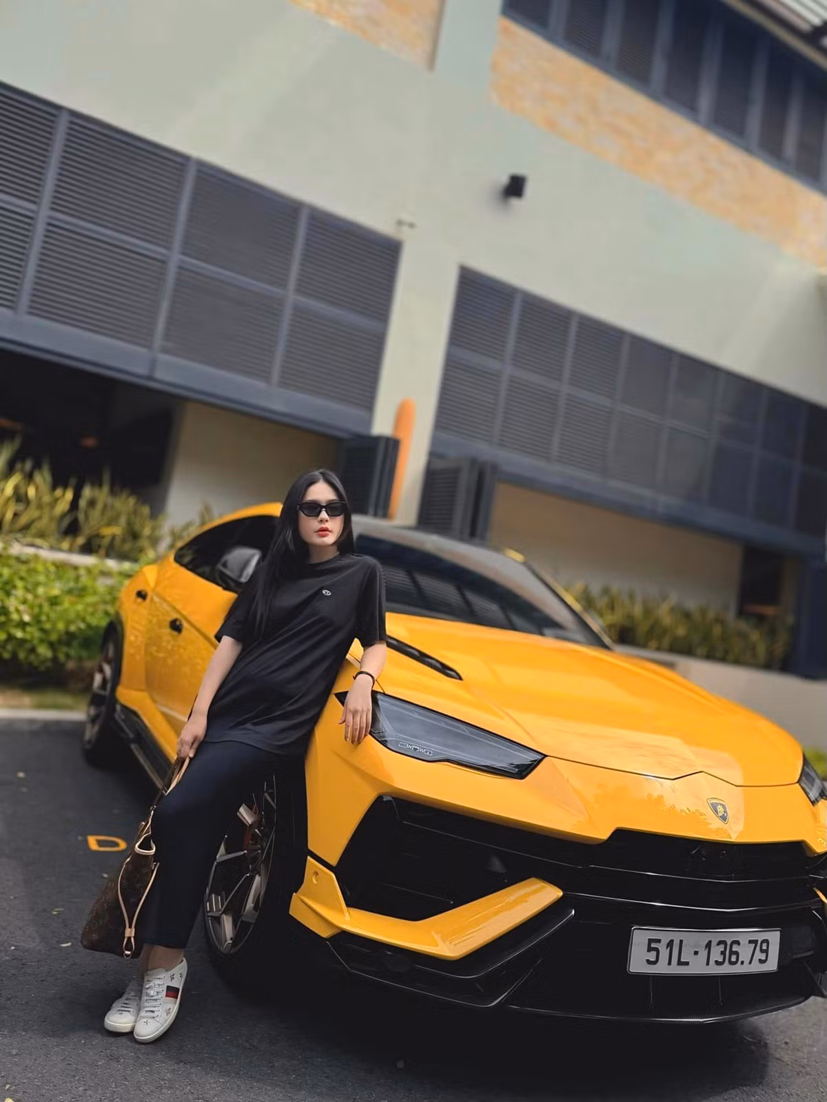 Chiếc xe này được mang biển số "thần tài" 79, được đấu giá thành công với số tiền 40 triệu đồng.