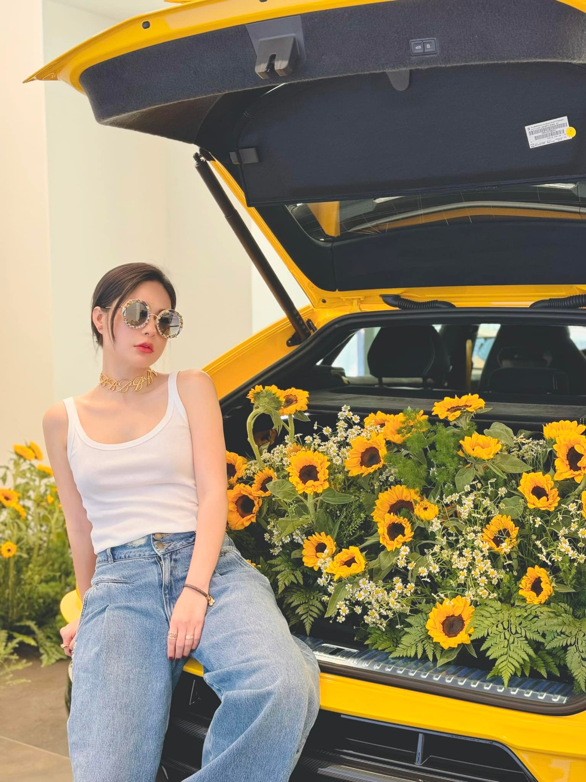 Đây cũng là chiếc xe được vị nữ đại gia này "ưu ái" xuất hiện trong nhiều tấm hình "sống ảo".