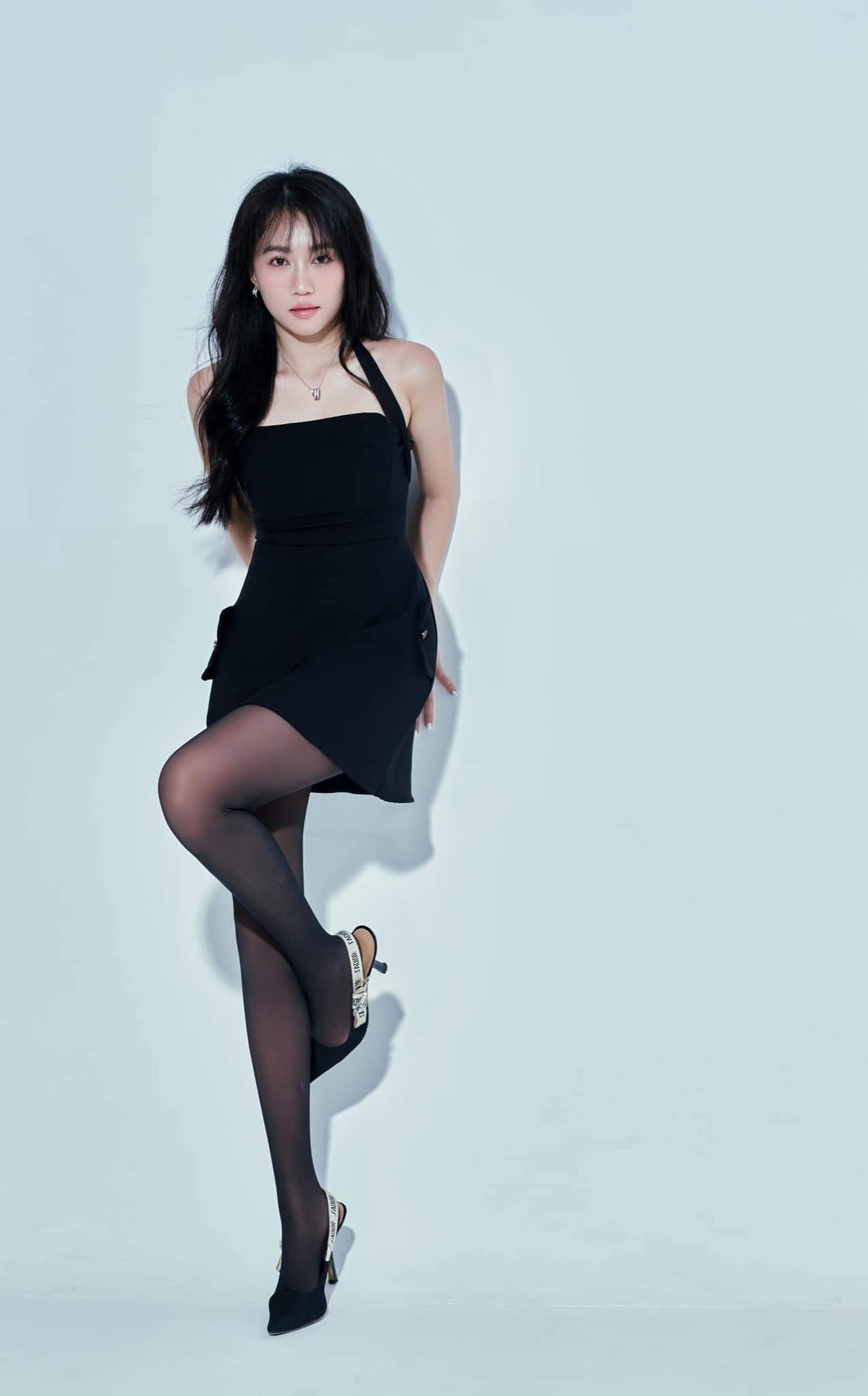 Đến tháng 6 năm 2020, người đẹp mua căn nhà có diện tích gần 100m2 ở quận 2 với giá thô là 4,5 tỷ đồng, cộng thêm tiền đầu tư làm nội thất tốn 1 tỷ đồng.