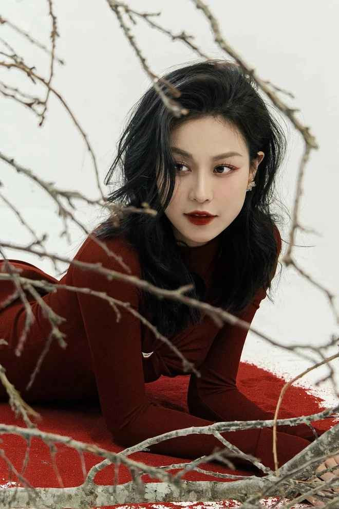 Đặc biệt, Quỳnh Châu cũng sở hữu body chuẩn nên cũng không ngại diện bikini hay những trang phục hở, khoe trọn đường cong của mình.