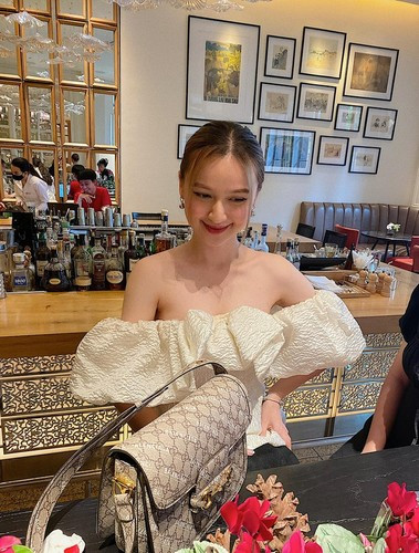 Theo dõi chuyện tình yêu của Mai Tây cùng Đình Khang và mối quan hệ của cô với nhà chồng thì việc làm của mẹ chồng cô cũng rất dễ hiểu.