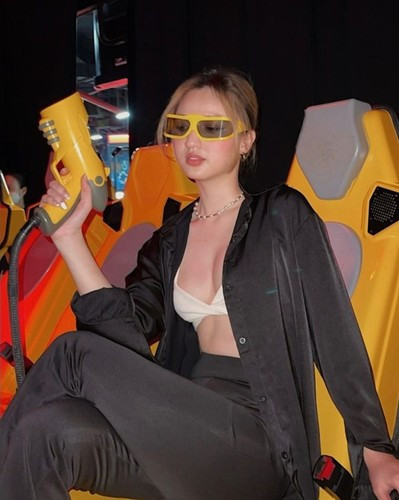 Thiếu gia Đình Khang cất công theo đuổi bạn gái vào năm 2016, khi đó Mai đang ở Cần Thơ còn Đình Khang sống cùng gia đình ở TP.HCM.