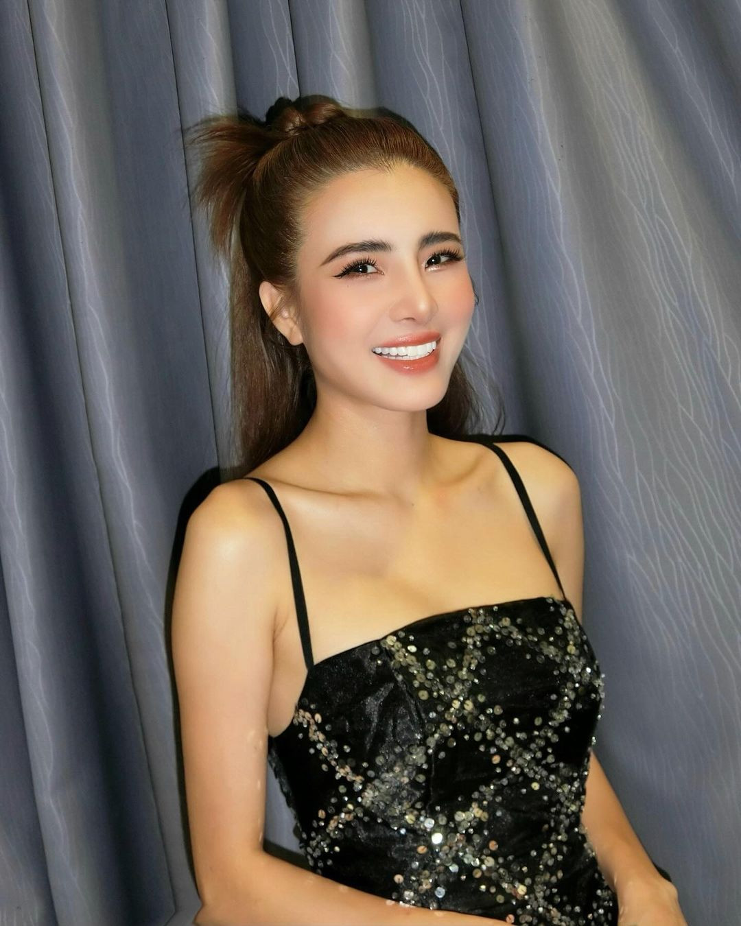 Kể từ khi gặp biến cố trong hôn nhân, Khánh Chi được nhận xét lột xác hoàn toàn, cô trưởng thành hơn, đằm thắm hơn, cũng quyến rũ hơn rất nhiều. (Ảnh: IGNV)