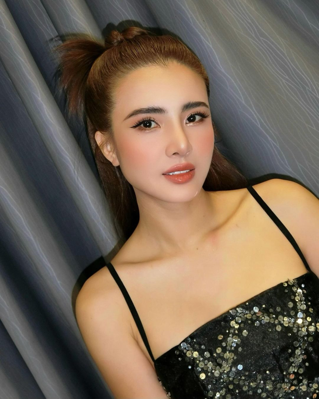 Em gái Công Vinh sở hữu sắc vóc nuột nà, quyến rũ dù đã có 1 con lớn và sắp bước sang tuổi 35.