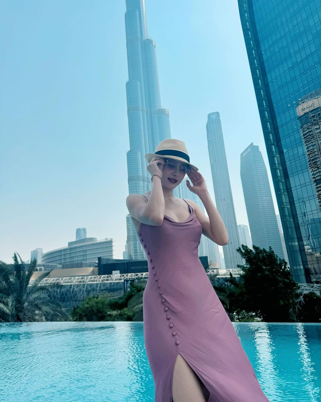 Có một cuộc sống được gói gọn trong 3 từ "giàu, sang, xinh", Lê Khánh Chi - em gái Lê Công Vinh thường xuyên du lịch đến nhiều địa điểm nổi tiếng trên thế giới.