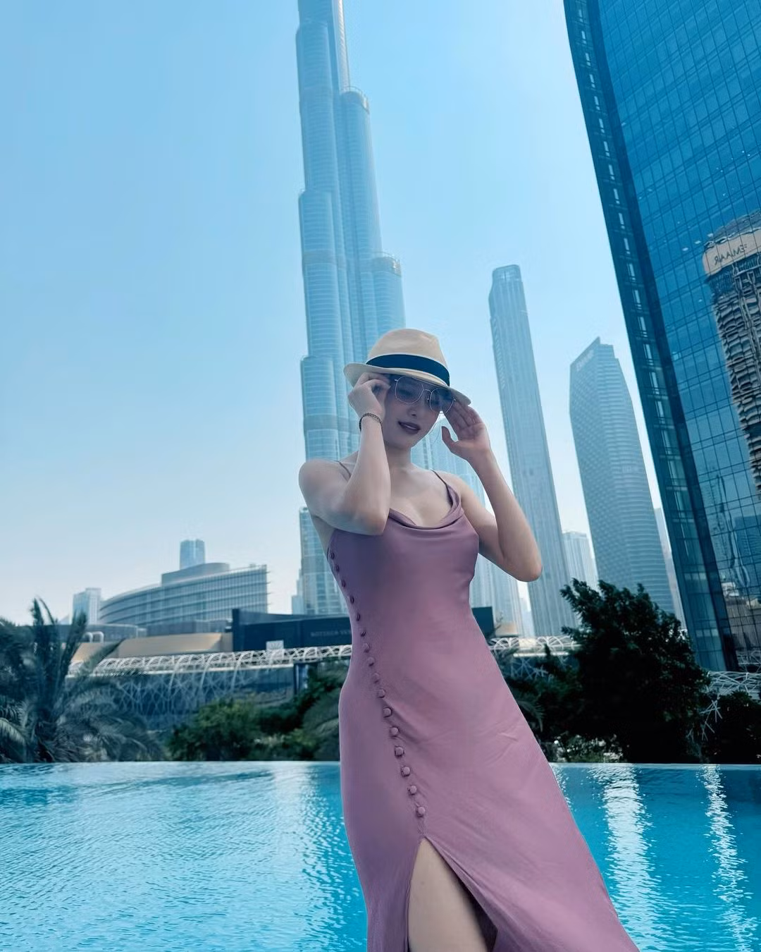 Có một cuộc sống được gói gọn trong 3 từ "giàu, sang, xinh", Lê Khánh Chi - em gái Lê Công Vinh thường xuyên du lịch đến nhiều địa điểm nổi tiếng trên thế giới.