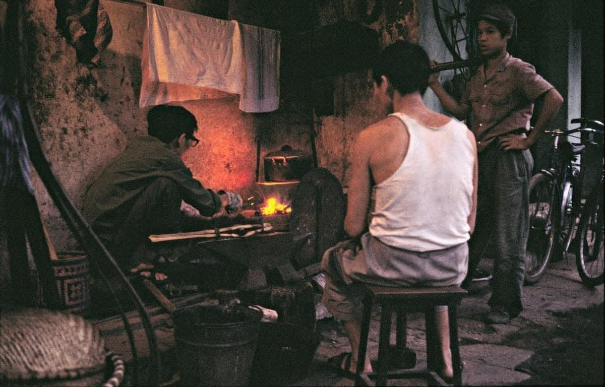 Phố cổ Hà Nội đều gắn với từng ngành nghề truyền thống khác nhau, trong đó có nghề rèn.