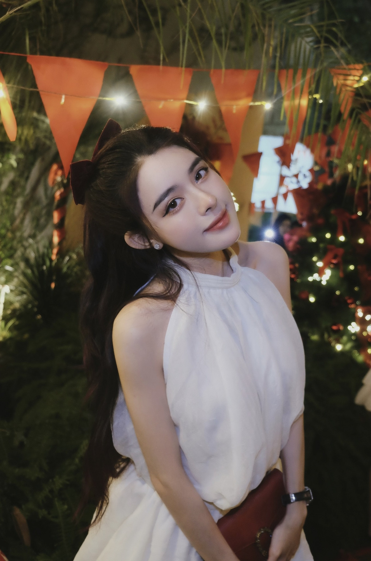 Chưa hết, sau khi có body vạn người mê, Bích Hạnh trở thành mẫu ảnh có tiếng, huấn luyện viên gym online, thường xuyên chia sẻ những video hướng dẫn tập gym. Cô muốn truyền cảm hứng luyện tập cải thiện vóc dáng và sức khỏe đến mọi người.