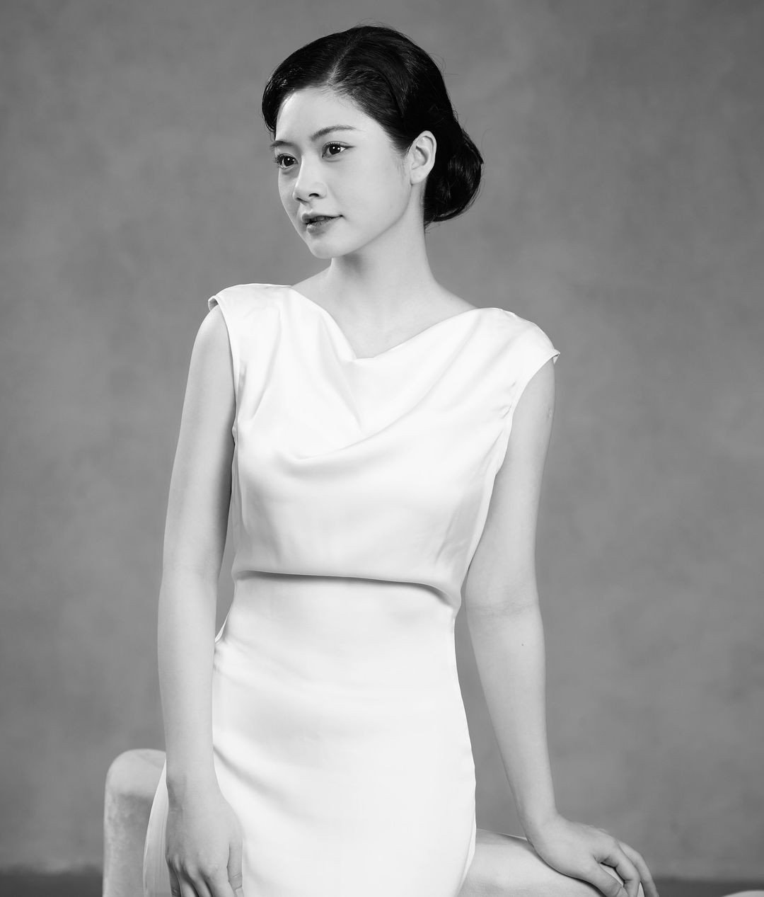 Mới đây trên trang Instagram, Nam Phương chia sẻ bộ ảnh với style monochrome (đơn sắc) thu hút được sự chú ý của nhiều người.