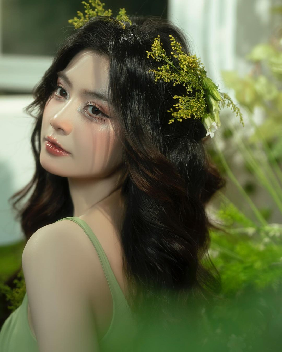 Nam Phương tên đầy đủ là Nguyễn Bùi Nam Phương sinh ngày 25/2/1999 tại Thành phố Hồ Chí Minh, cô nàng hiện đang là sinh viên K13 khoa Ngoại ngữ Trường Đại học Công nghiệp TP Hồ Chí Minh.