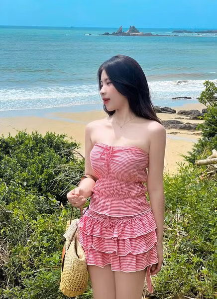 Một góc chụp của Ngô Quỳnh khiến người xem phải thốt lên: "Cảnh đẹp, người lại càng xinh".