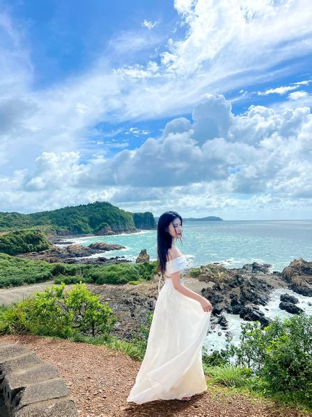 Ngoài chuyến du lịch Cô Tô, gần đây Ngô Quỳnh cũng rất chăm chỉ khám phá nhiều vùng đất mới trên đất nước hình chữ S như Tà Xùa, Tam Đảo, Mộc Châu... (Ảnh: FBNV)