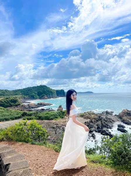 Ngoài chuyến du lịch Cô Tô, gần đây Ngô Quỳnh cũng rất chăm chỉ khám phá nhiều vùng đất mới trên đất nước hình chữ S như Tà Xùa, Tam Đảo, Mộc Châu... (Ảnh: FBNV)