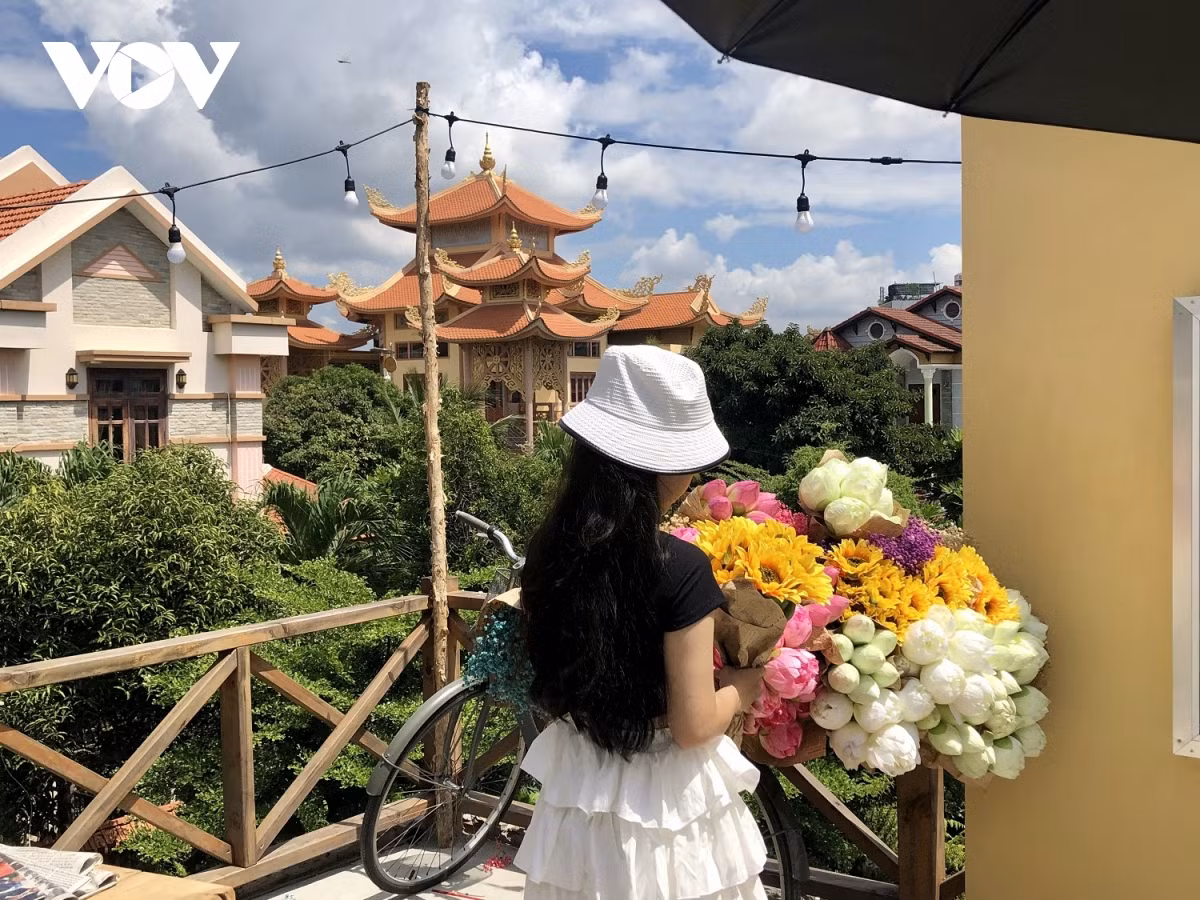 Gioi tre TP.HCM tan huong mua thu Ha Noi-Hinh-4