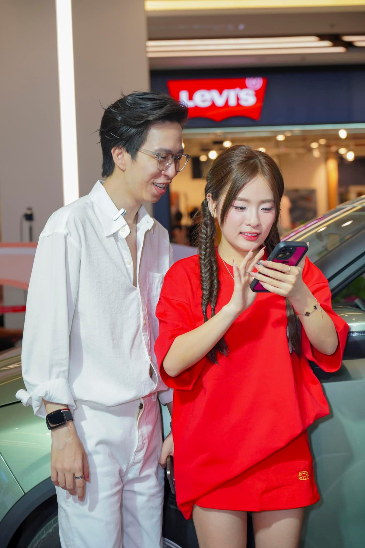 Hiện tại, khi câu chuyện "redflag" được chia sẻ, nhiều người so sánh với câu chuyện lúc tỏ tình và bày tỏ: "Đúng là lúc chưa yêu với yêu nhau khác nhau quá", "chị Kem ơi redflag đó chạy ngay đi".(Ảnh: Facebook)