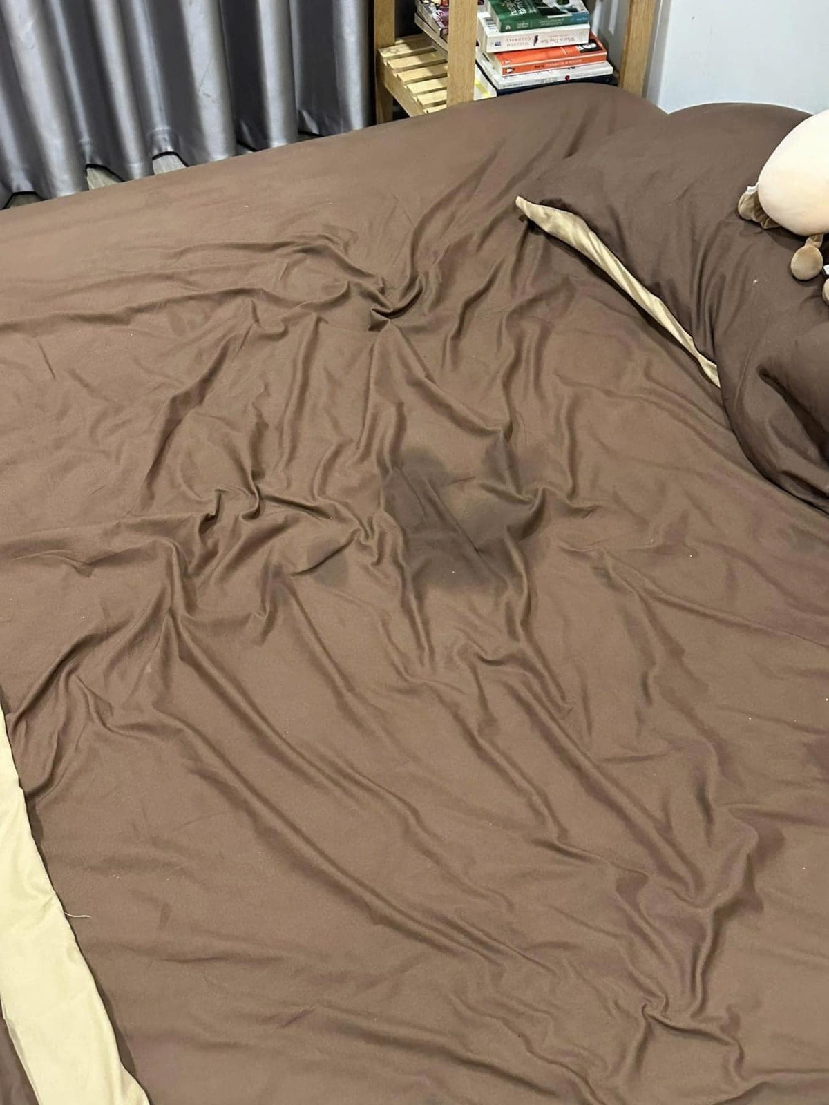 Nhìn vào những hình ảnh này, nhiều người không thể hiểu nổi đoàn khách này đã làm những gì để lại "sản phẩm" kinh hoàng như vậy.