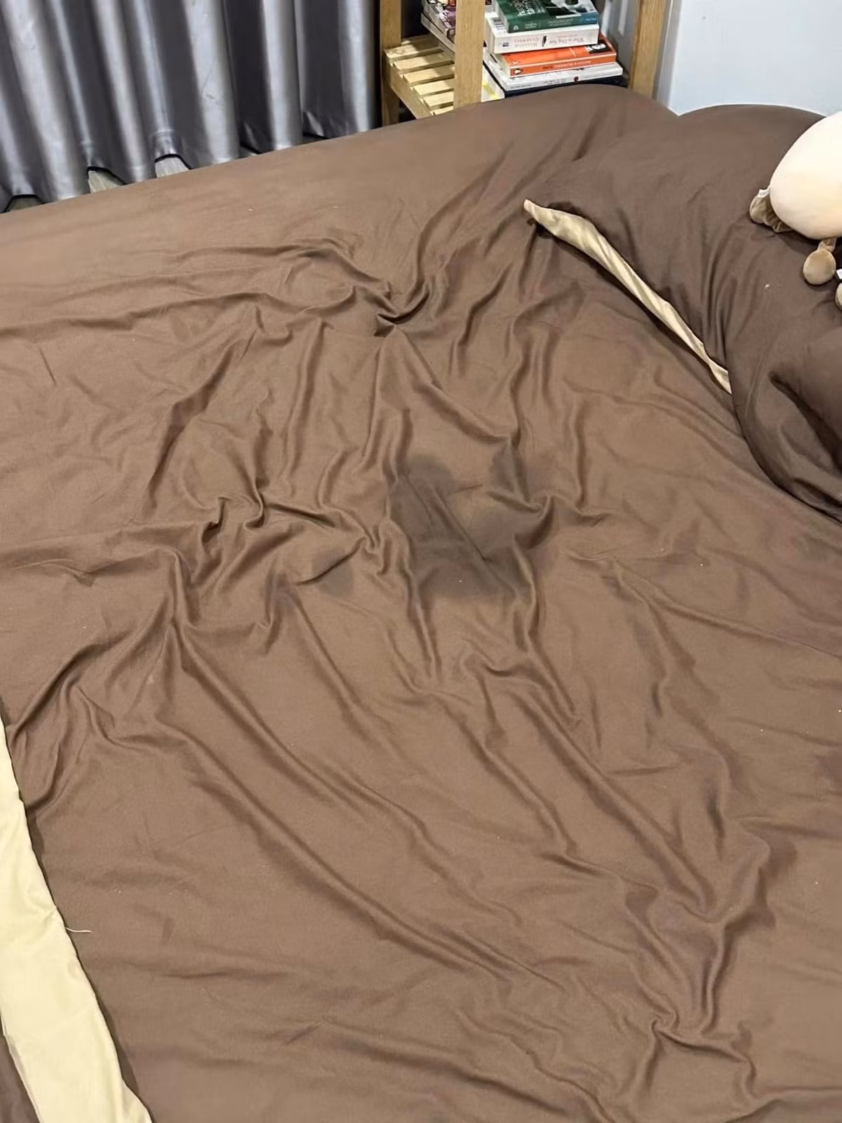 Nhìn vào những hình ảnh này, nhiều người không thể hiểu nổi đoàn khách này đã làm những gì để lại "sản phẩm" kinh hoàng như vậy.