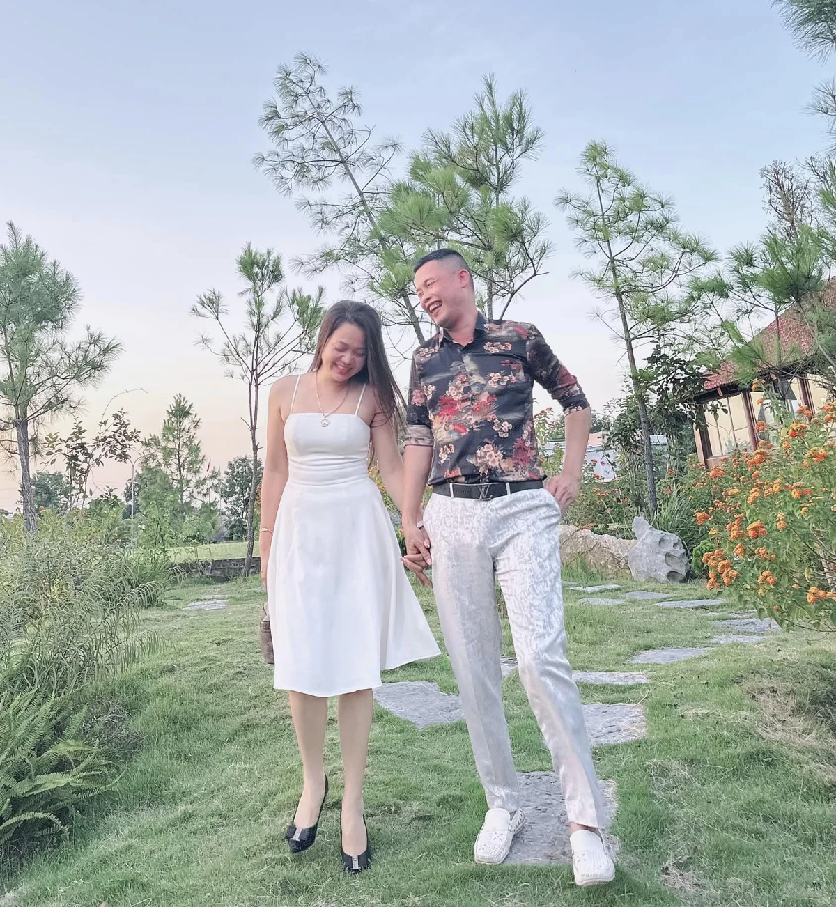 Chuyện tình cảm của cả hai nhận được sự ủng hộ từ bạn bè và người hâm mộ.