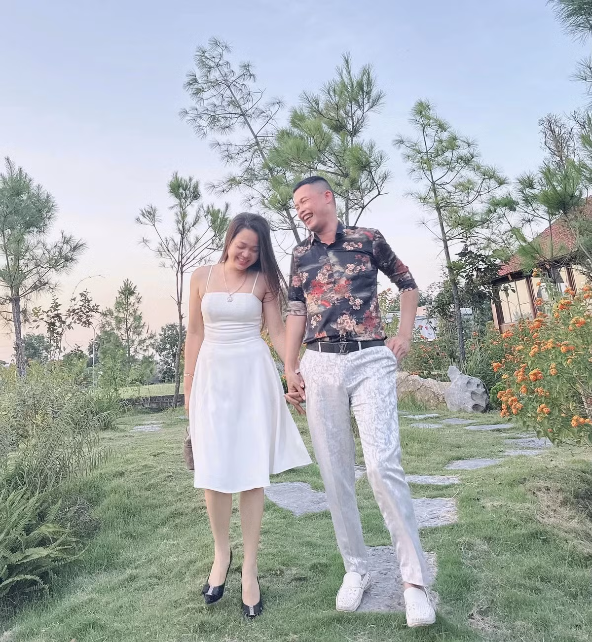 Chuyện tình cảm của cả hai nhận được sự ủng hộ từ bạn bè và người hâm mộ.