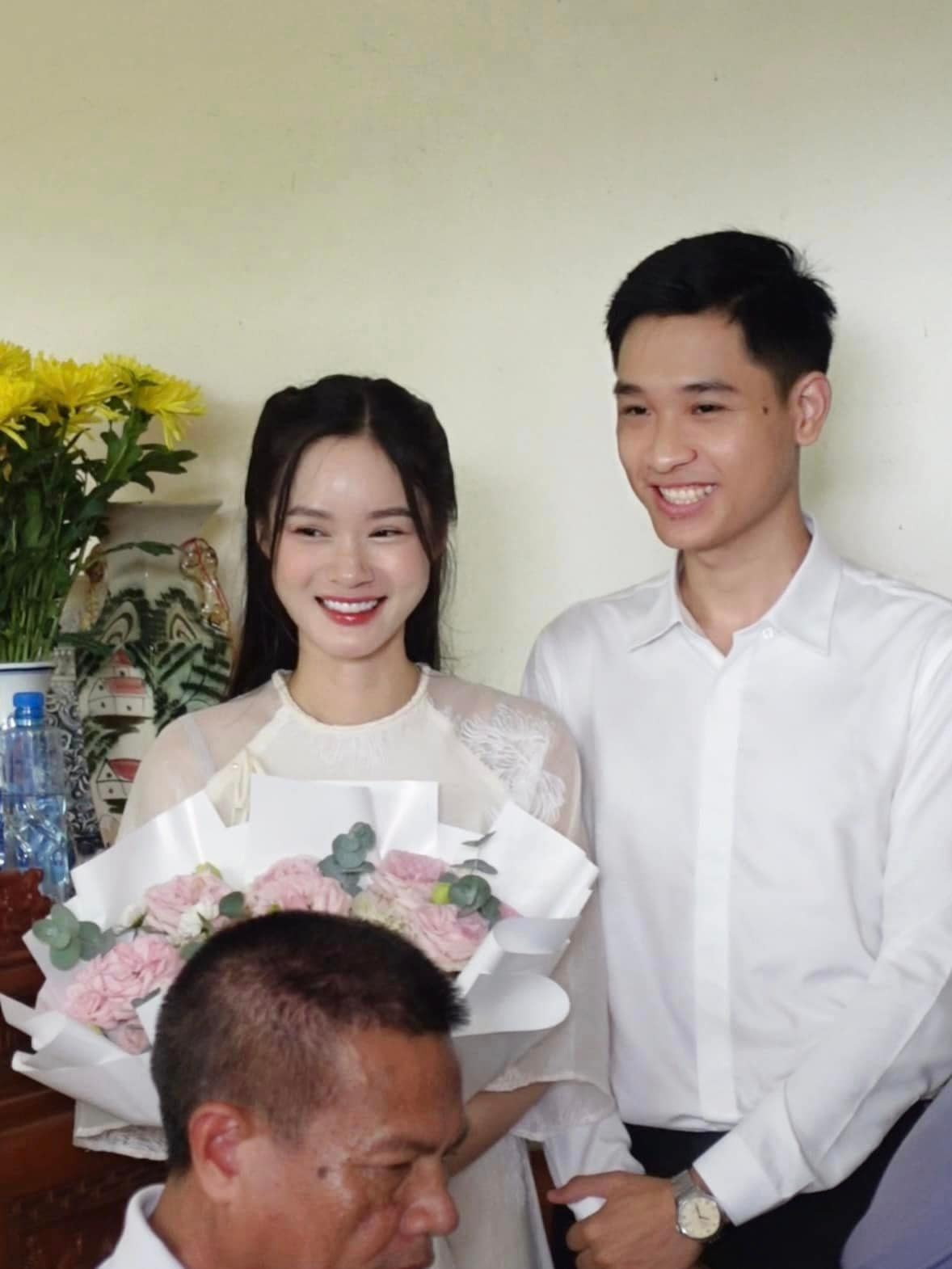 Được biết, cặp đôi này đã có cái kết viên mãn khi tổ chức lễ dạm ngõ vào tháng 7 vừa rồi.