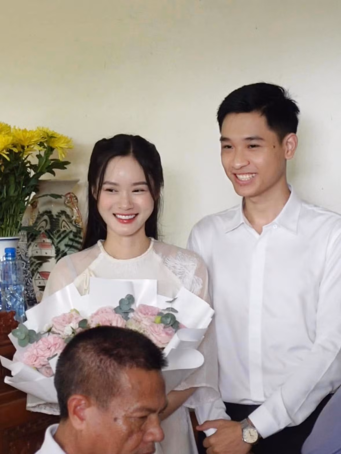 Được biết, cặp đôi này đã có cái kết viên mãn khi tổ chức lễ dạm ngõ vào tháng 7 vừa rồi.