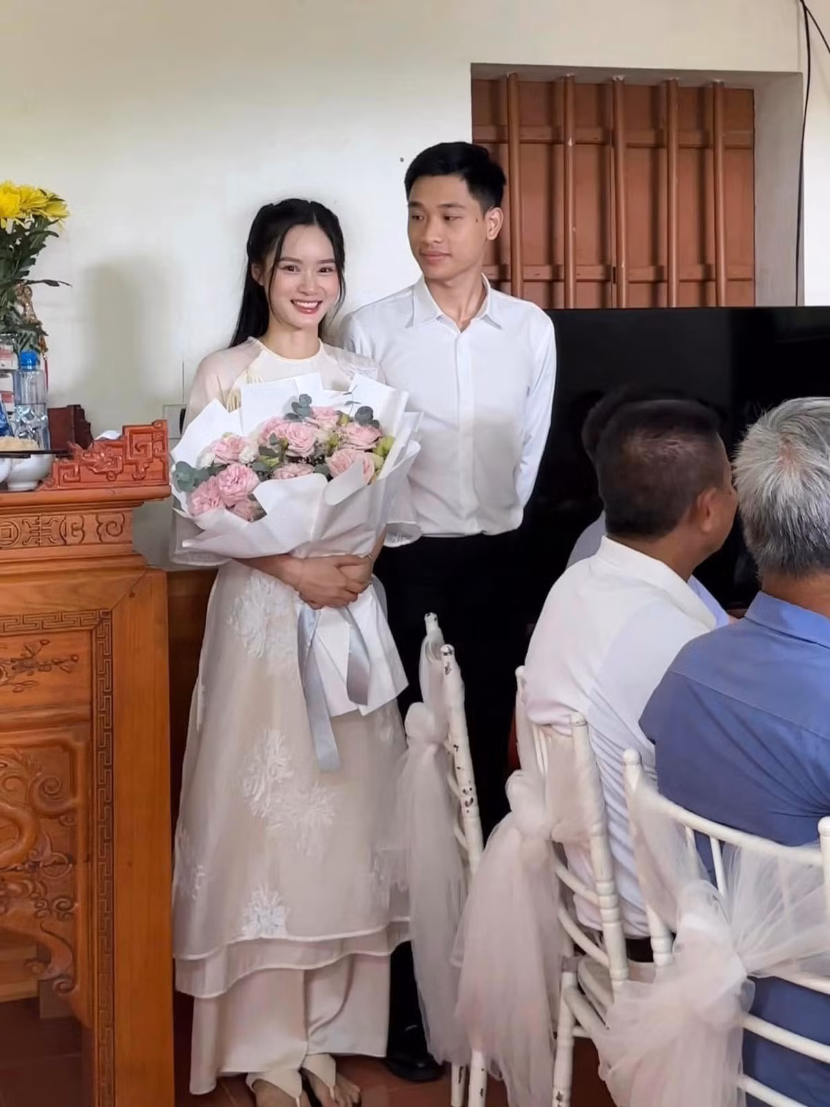 Cặp đôi cũng là chủ kênh TikTok Chà và Minh có hơn 500k người theo dõi, 18,6 triệu lượt yêu thích.