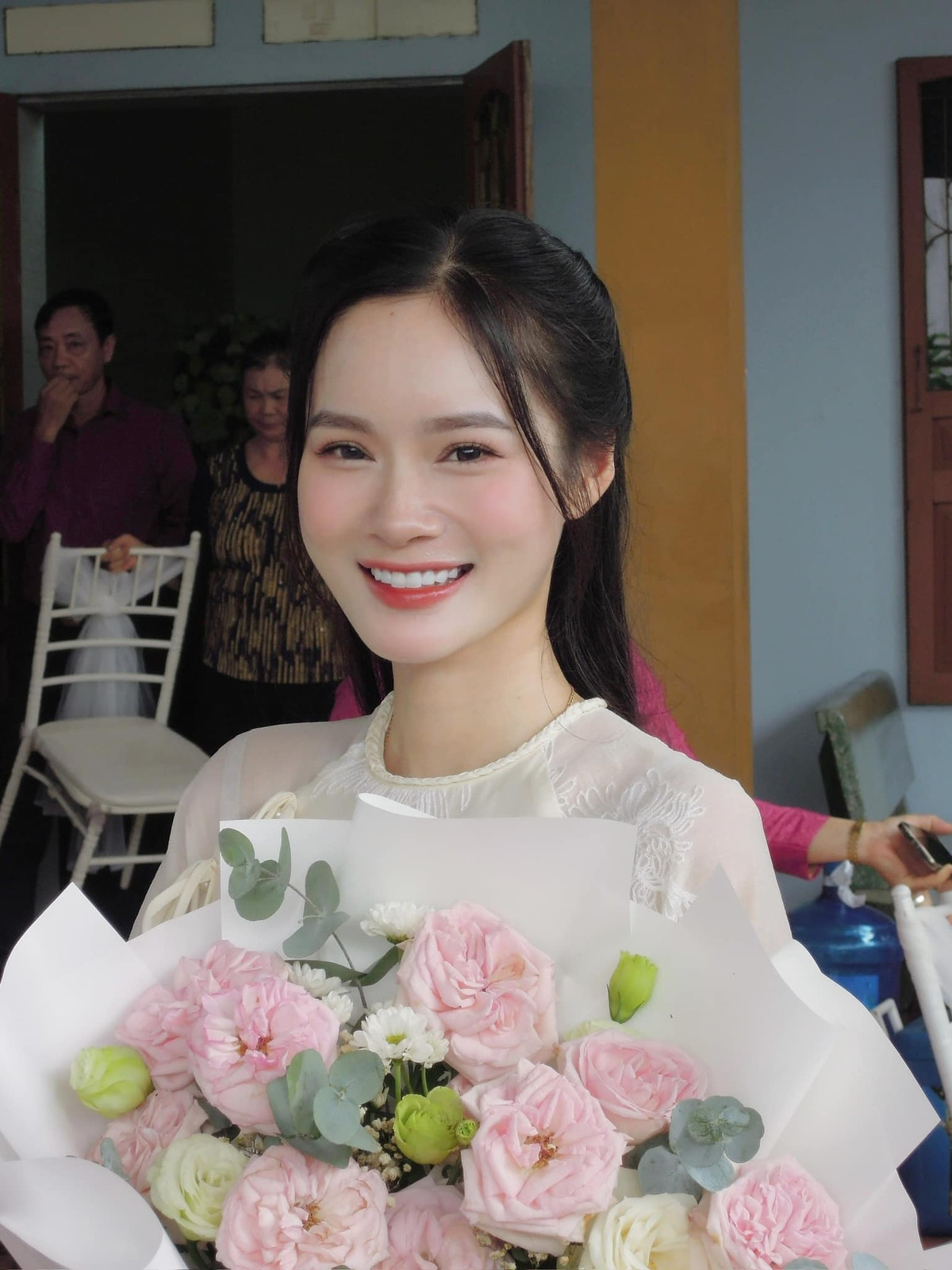 Nhân vật chính trong câu chuyện này là Vũ Thị Trà (đến từ Hải Dương) và Đỗ Nhật Minh (đến từ Phú Thọ), cả 2 hiện đang sinh sống tại Hà Nội.