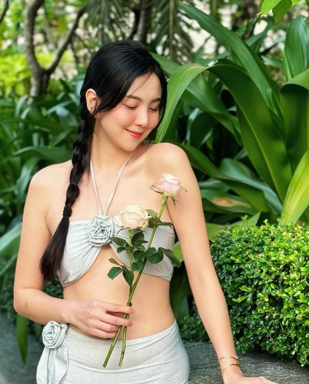 Mai Ngọc có viết trong dòng trạng thái: ""Ta chỉ sống thôi là chưa đủ, phải sống có ánh sáng, có tự do, có hương hoa ngào ngạt... ". Chào Hè 2024! Có thể muộn, nhưng nhất định sẽ có".