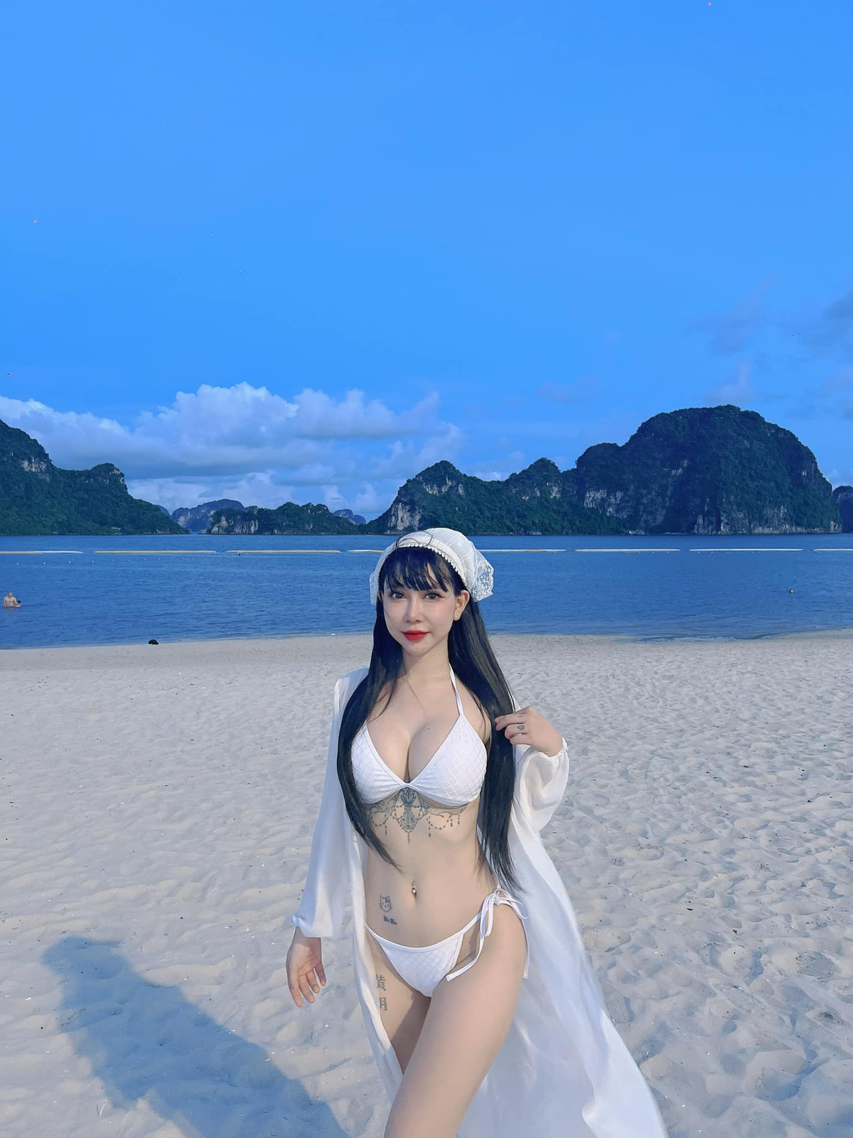 Ngay từ khi còn nhỏ, DJ Meo Meo đã có niềm đam mê với âm nhạc điện tử. Cô nàng thi đỗ vào trường Cao Đẳng Nghệ Thuật Hà Nội và bắt đầu con đường nghệ thuật từ đây.