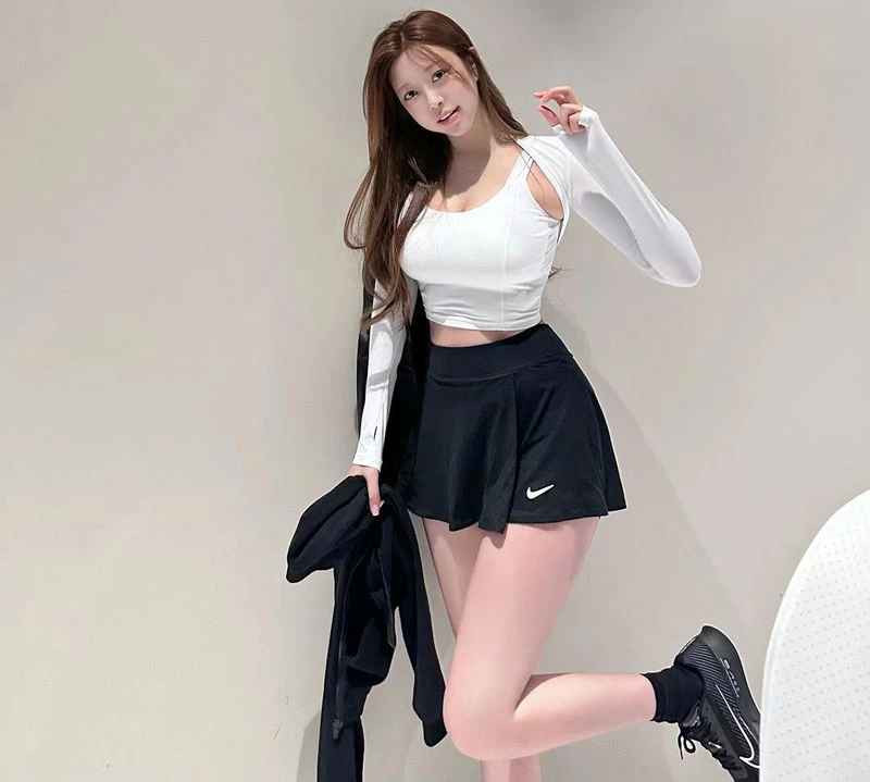 Choi Somi quyến rũ nồng nàn khi khoe dáng với đồ tập.