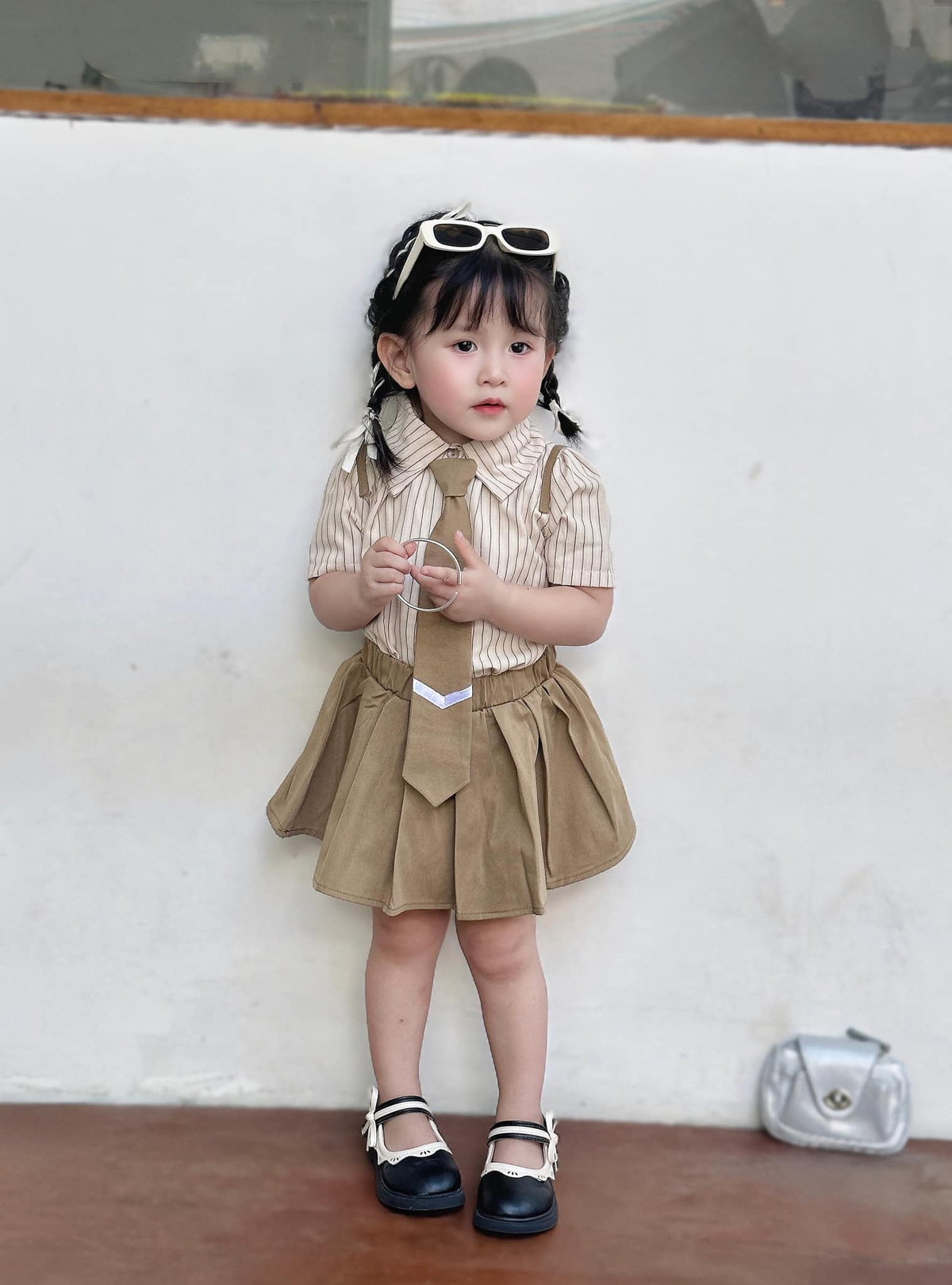 Với vẻ ngoài đáng yêu, Min khiến trái tim những người lớn tan chảy khi nhìn vào những tấm ảnh của cô bé.