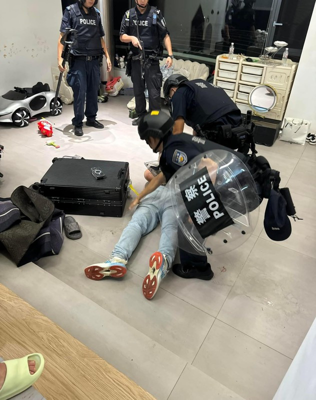 Netizen xứ tỷ dân đã để lại rất nhiều bình luận: "Trời ơi cô này còn lấy chồng Trung Quốc cơ đấy, mất mặt quá", "nghe bảo cô này không phải lấy chồng vì tiền đâu, chính bản thân cổ cũng kiếm tiền cực đỉnh", "hình như cô cũng đối xử rất tốt với con riêng của chồng".