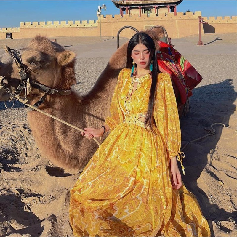 Gân đây, sau khi bị chồng bạo hành, chiều tối 13/8, cô đã dọn đồ qua nhà mới với sự giúp đỡ của con riêng của chồng. Nhất Dương bày tỏ sự vui vẻ khi được chuyển qua sống chung cùng Hằng Du Mục: “Con cũng được đi à? Con có phòng không ạ để con mua cái máy tính để bàn con tập edit video? (chỉnh sửa video)”.