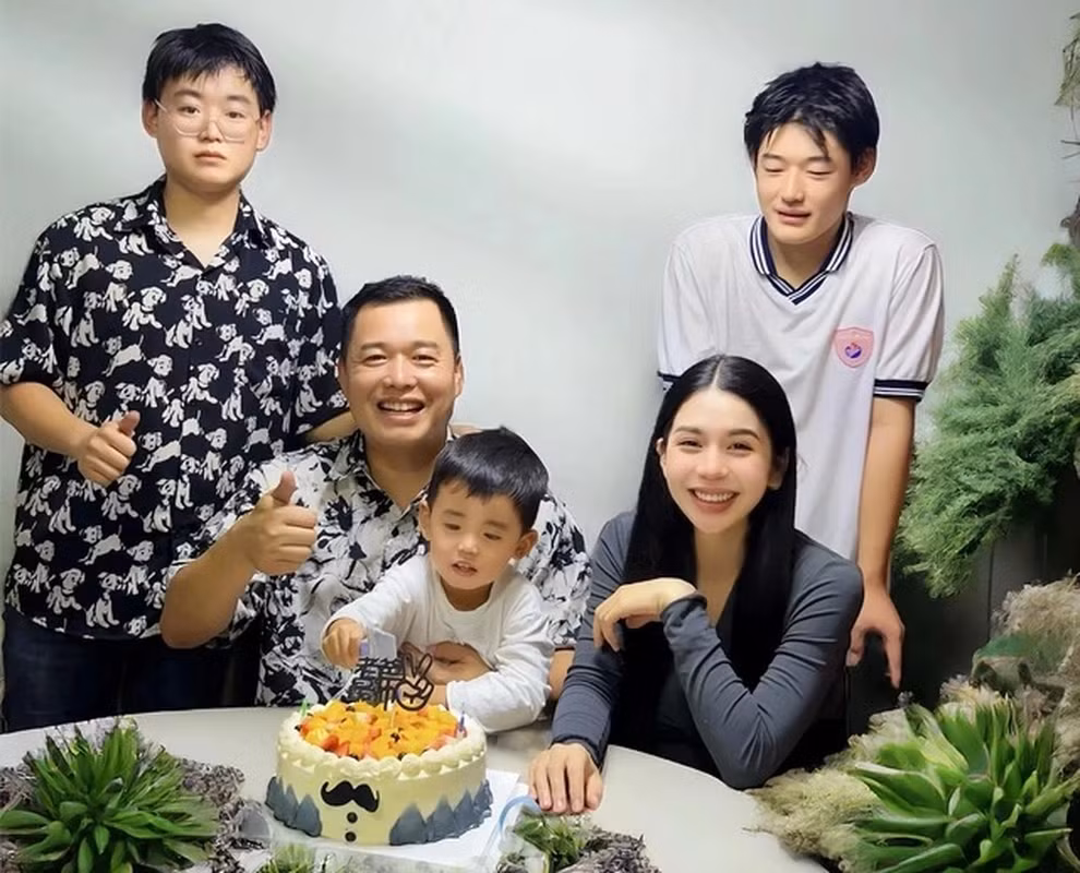 Hiện sự việc liên quan đến Hằng Du Mục ly hôn nhận được sự quan tâm của không chỉ cư dân mạng Việt Nam mà còn Trung Quốc. (Ảnh: tổng hợp Facebook)