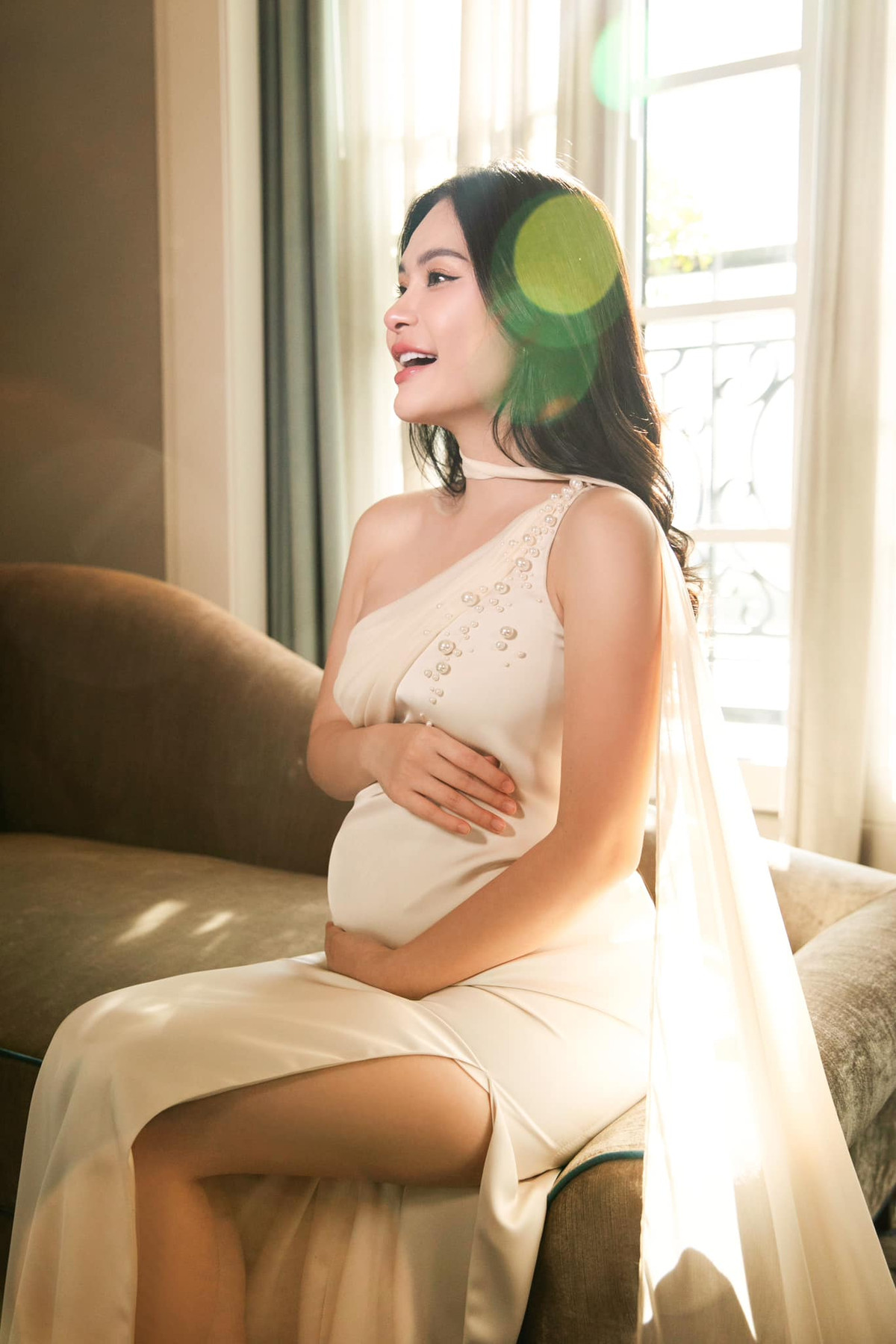 Cách đây 3 tháng, Di Băng thu hút sự chú ý khi chia sẻ với cộng đồng mạng về việc làm IVF để sinh con thứ 4. Tuy nhiên, cô đã không thể giữ được người con thứ 4 này.