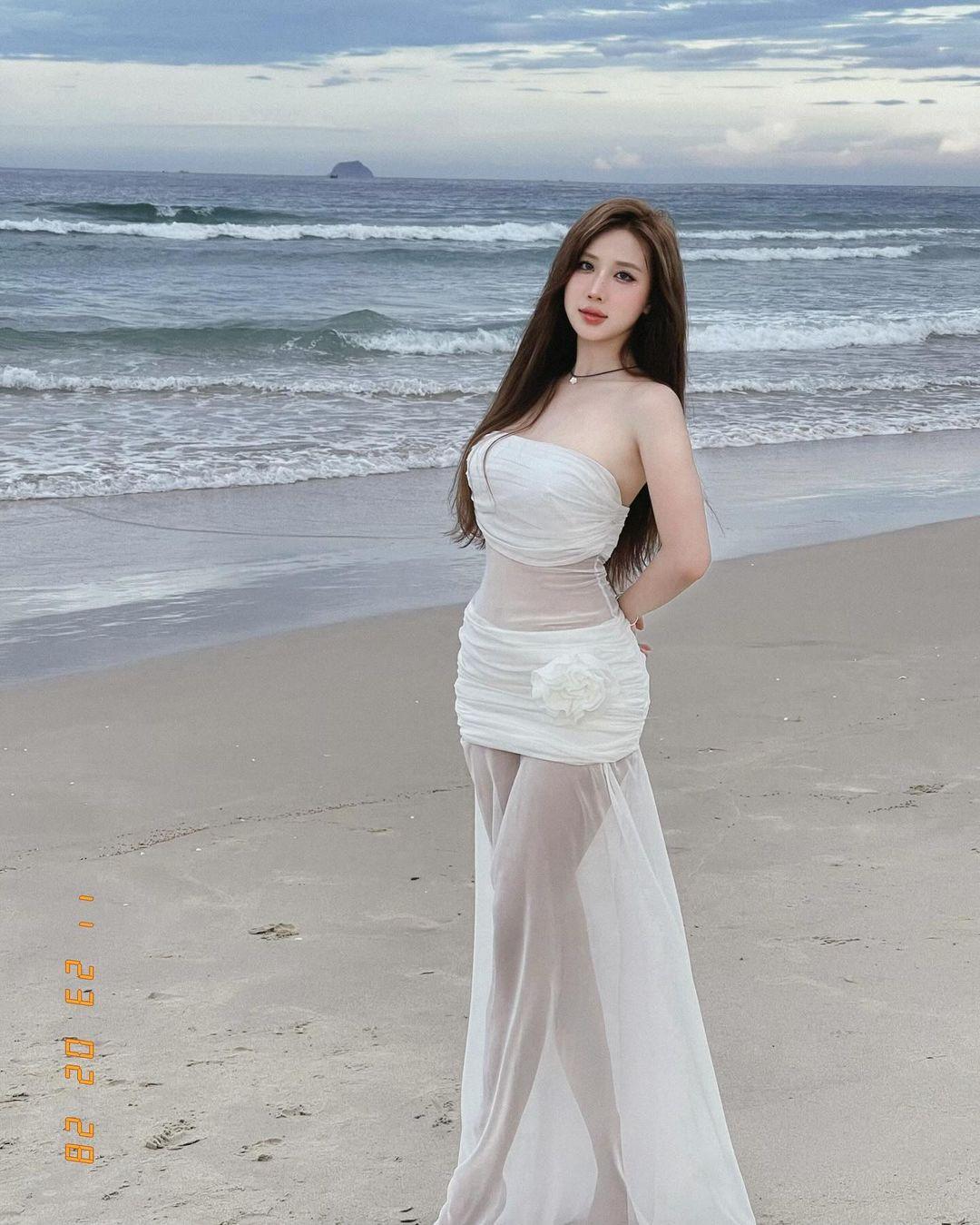 Hiện tại Linh Hương đang sinh sống và làm việc chủ yếu tại Hà Nội.