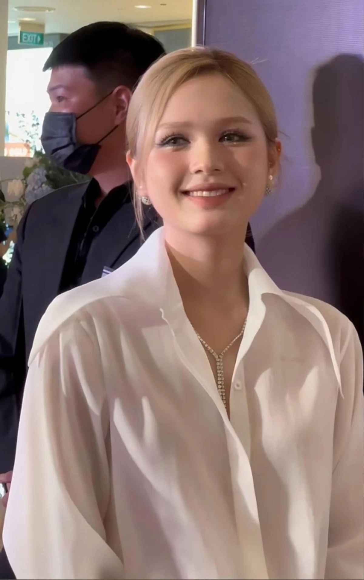 Không cần qua bước chỉnh sửa hình ảnh, Xoài Non vẫn được khen ngợi xinh lung linh.