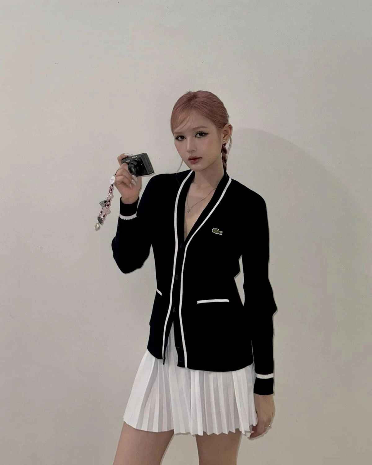 Ngoài ra, hot girl sinh năm 2002 còn sở hữu làn da trắng mịn không tì vết, giúp cô càng thêm “phát sáng” trong mọi khung hình.