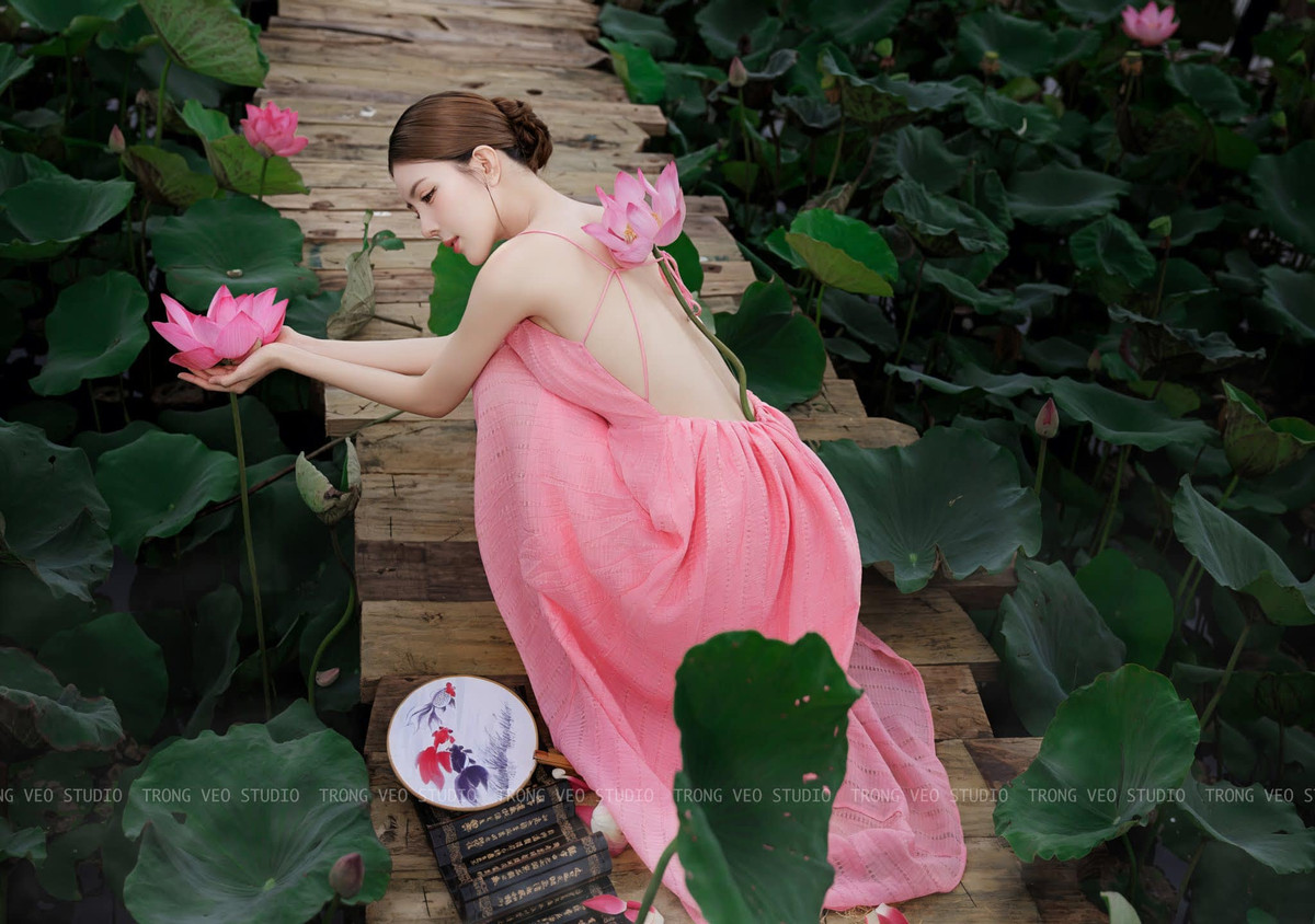 Những hình ảnh gần gũi nơi quê nhà, quấn quýt với người thân được Lilly Luta chia sẻ trên mạng xã hội cũng cho thấy điều đó.