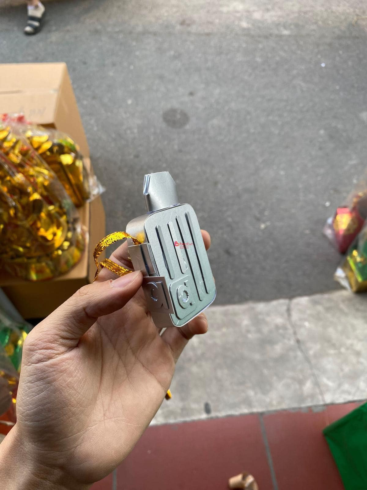 Như chiếc pod thuốc lá điện tử này cũng được làm thành hàng mã.