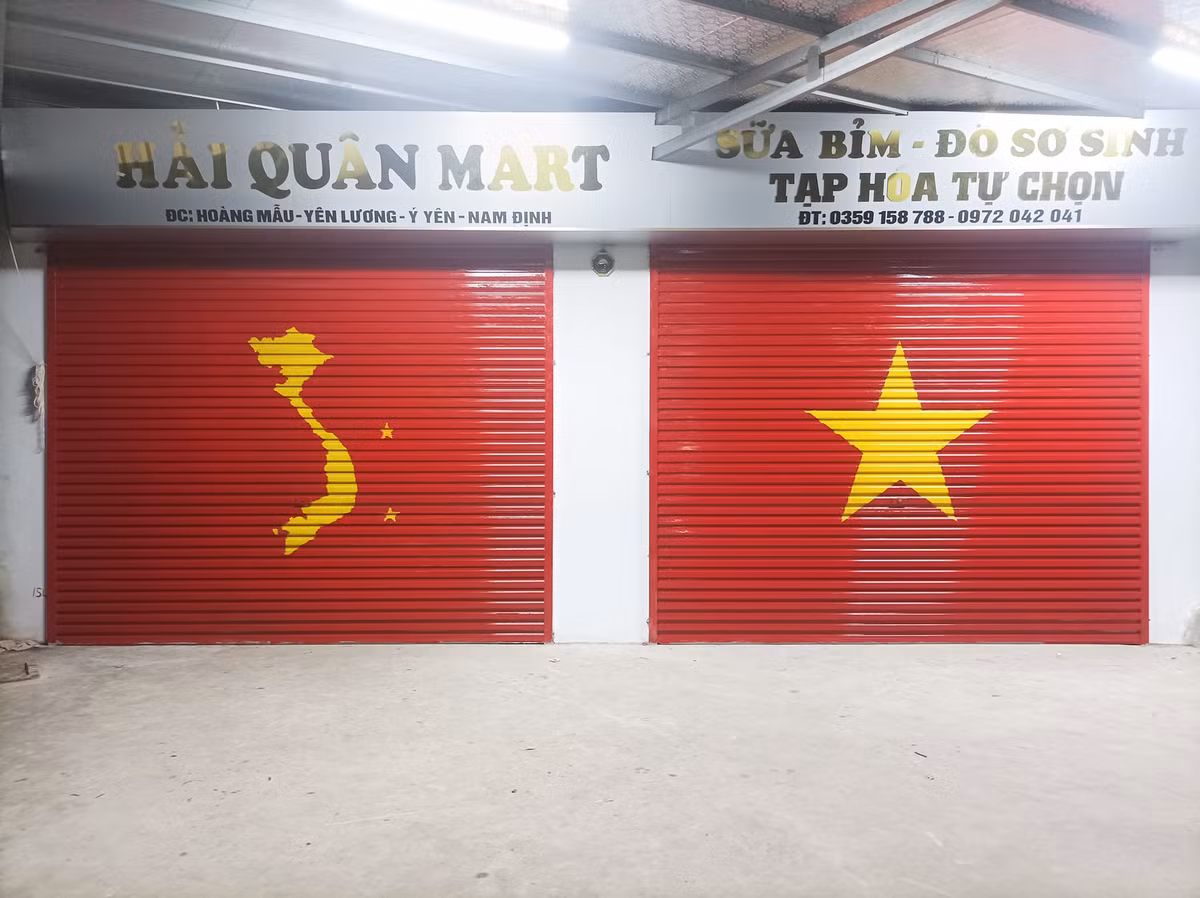 Gần đến ngày 2/9, hoạt động chào mừng ngày Quốc khánh 2/9 lan tỏa khắp Việt Nam, trào lưu vẽ lá cờ đỏ sao vàng lên mái nhà đang được người dân trên cả nước hưởng ứng nhiệt tình, tạo nên khung cảnh đầy ý nghĩa và tự hào.