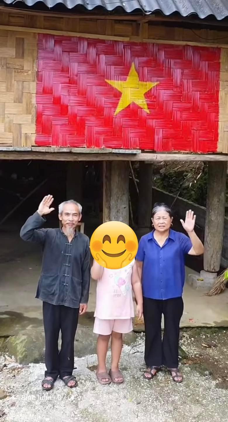 Nhiều người đã bày tỏ cảm xúc: "Cụ ông đẹp lão chúc ông bà nhiều sức khoẻ GĐ hp.ạ. mộc mạc mà ý nghĩa", "Vẽ lên những chất liệu thô sơ gần gũi như thế này lại càng thấy toát lên vẻ giản dị và hào hùng của dân tộc của Việt Nam ta ạ . Cảm ơn ông bà đã để lại tác phẩm nghệ thuật truyền cảm hứng rất tốt".