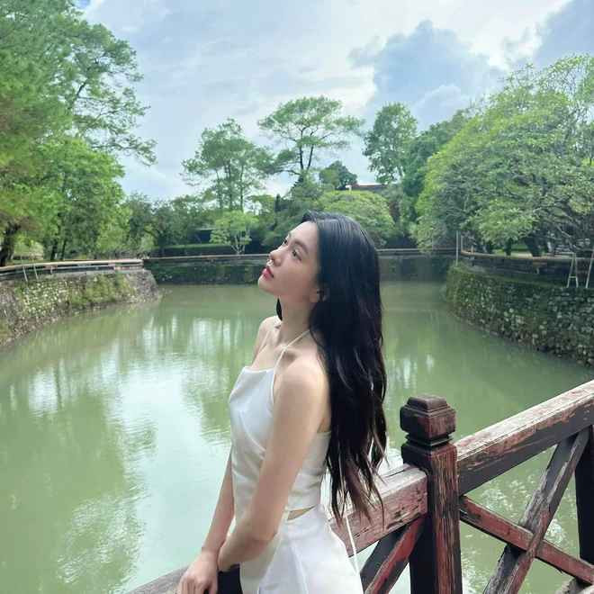 Visual ngọt ngào, xinh như búp bê giúp Đỗ Yên Đan chinh phục nhiều layout makeup khác nhau. Đôi mắt to tròn, long lanh là một trong những điểm nổi bật cực thu hút của cô nàng