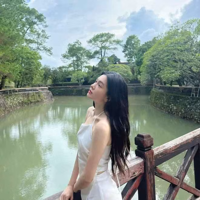 Visual ngọt ngào, xinh như búp bê giúp Đỗ Yên Đan chinh phục nhiều layout makeup khác nhau. Đôi mắt to tròn, long lanh là một trong những điểm nổi bật cực thu hút của cô nàng