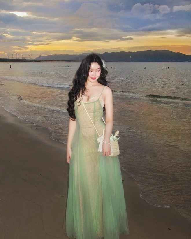 Về phía ý kiến của bậc phụ huynh, MC Quyền Linh trong một chia sẻ hồi đầu năm 2024 tâm sự, việc cho con dùng MXH và quản lý khi con đăng ảnh hay phát ngôn.