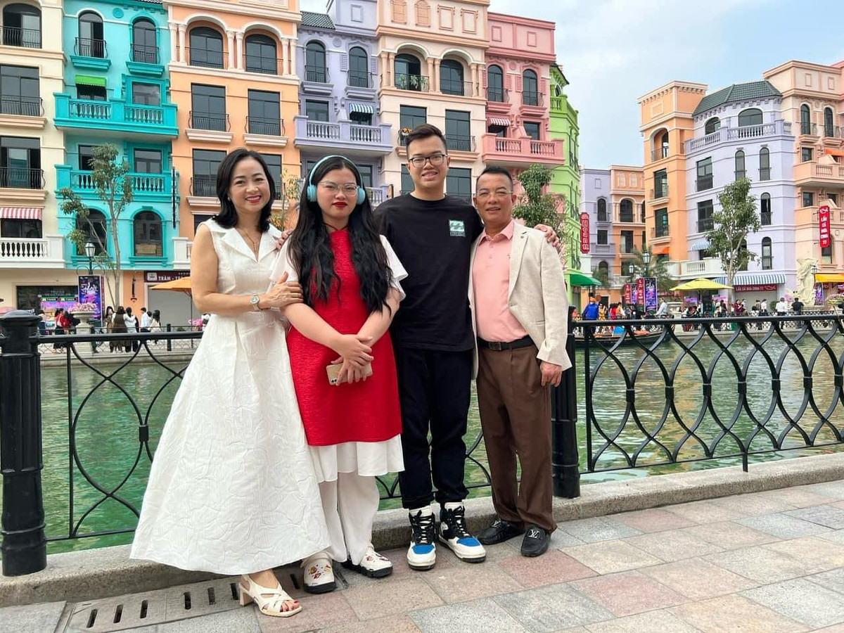 Trên phim luôn vào những vai hiền lành, cam chịu, ngoài đời NSƯT Linh Huệ cũng là người giản dị.